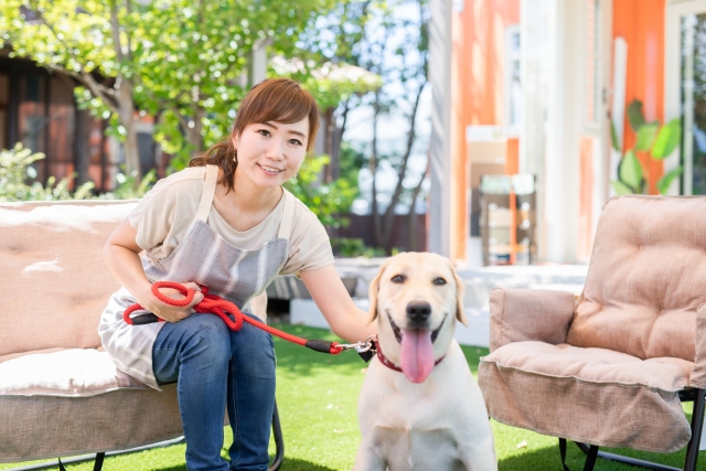 松江市の外構リフォーム(顧客と愛犬)