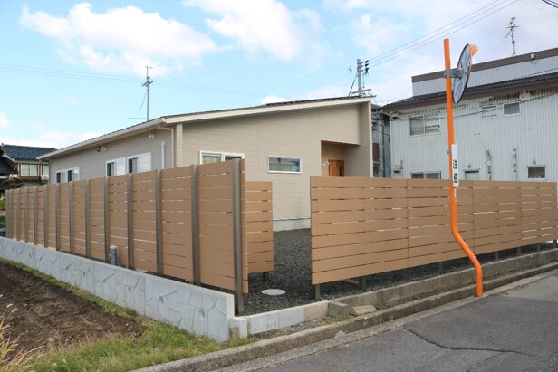 安来市 外構リフォーム 玄関前アプローチとフェンス施工事例