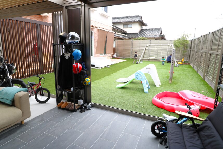 安来市 外構リフォーム バイクや趣味用品を収納したガレージ