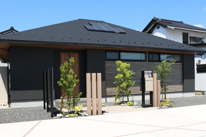 安来市 外構施工 門まわりと玄関アプローチの外構事例