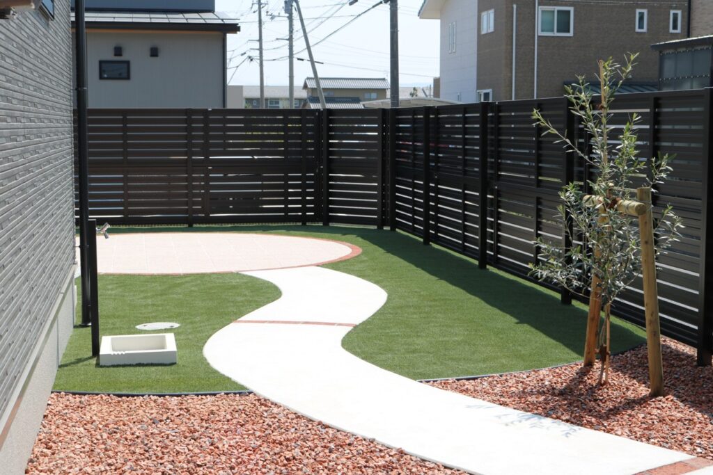 安来市で施工した目隠しフェンス事例