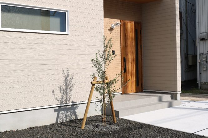 安来市 外構リフォーム 玄関前アプローチとフェンス施工事例