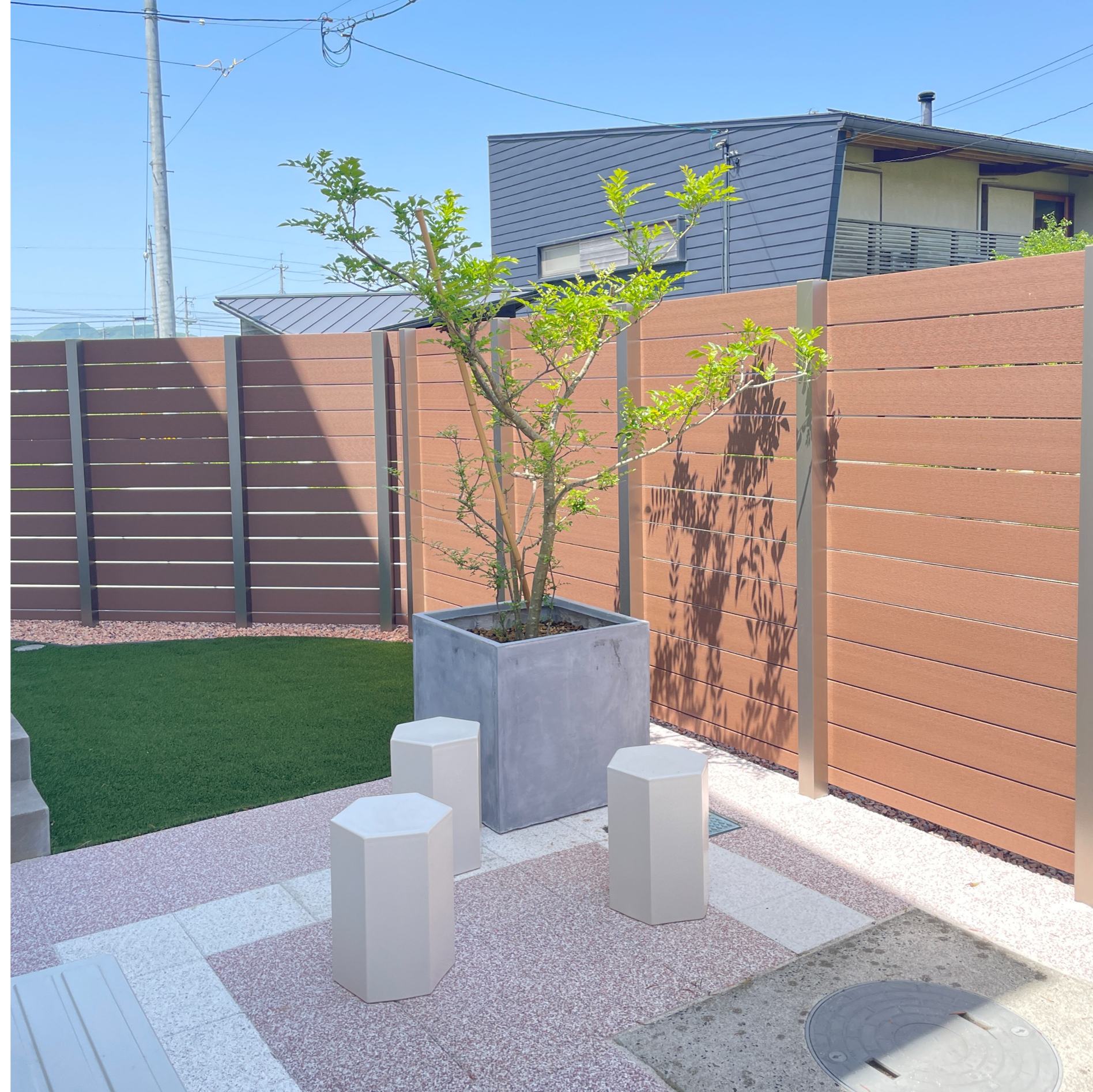 安来市 外構リフォーム 人工芝と植栽で整備された庭