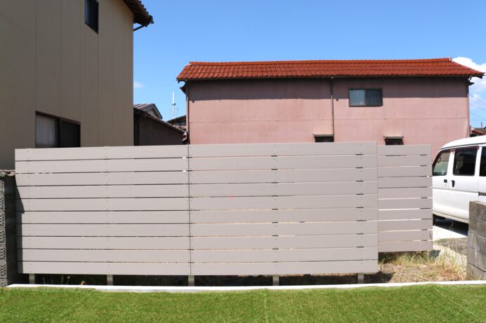 安来市 外構リフォーム プライバシー確保のための目隠しフェンス施工