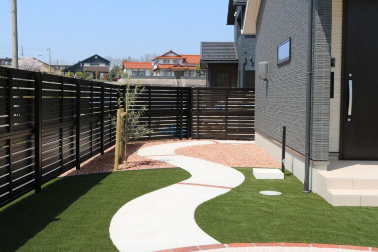 安来市で施工した目隠しフェンス事例