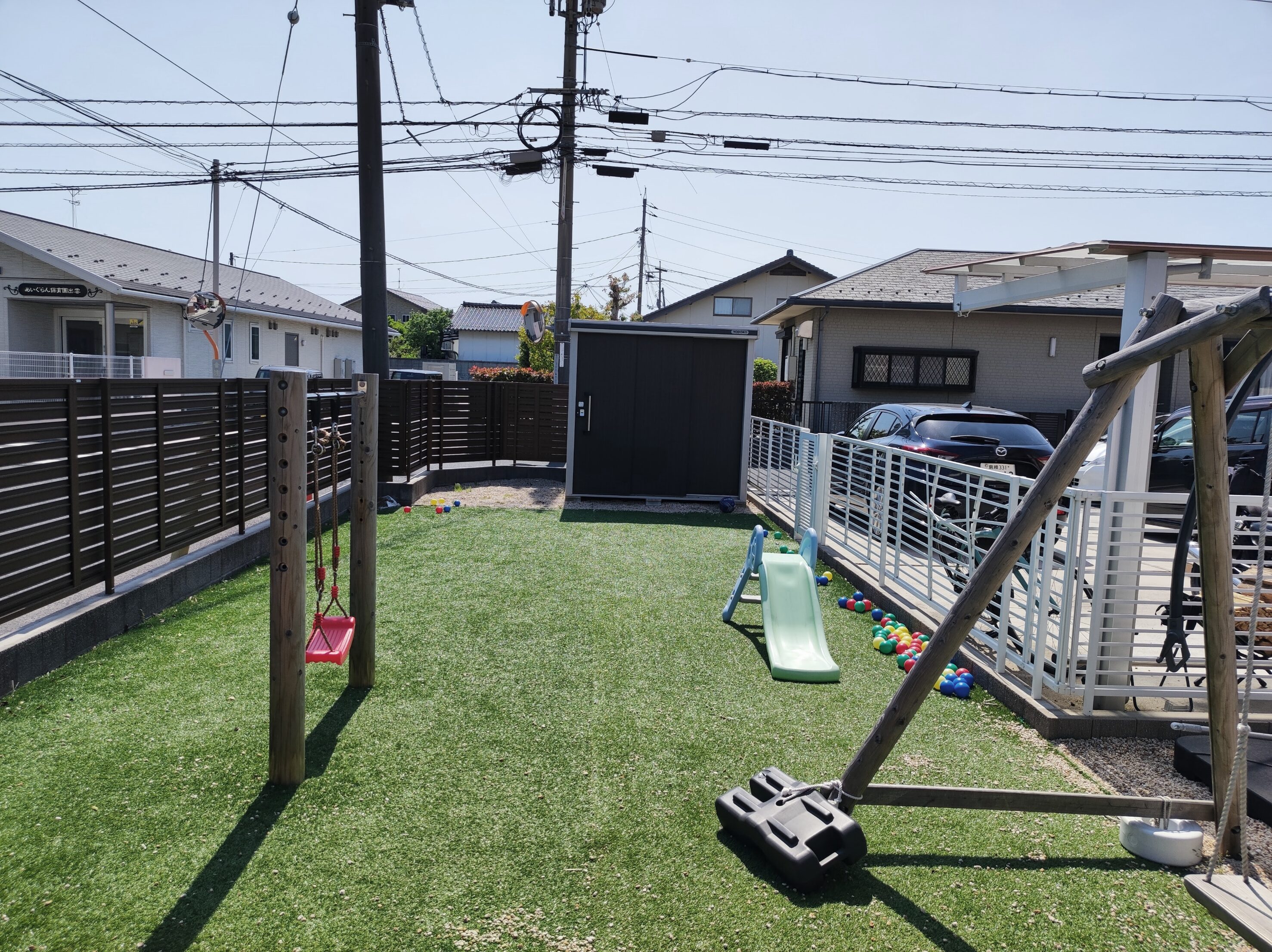 安来市 外構工事 子供が遊べる庭のブランコと人工芝スペース