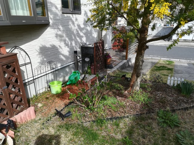 安来市の住宅で子どもが安心して遊べる人工芝の庭施工例