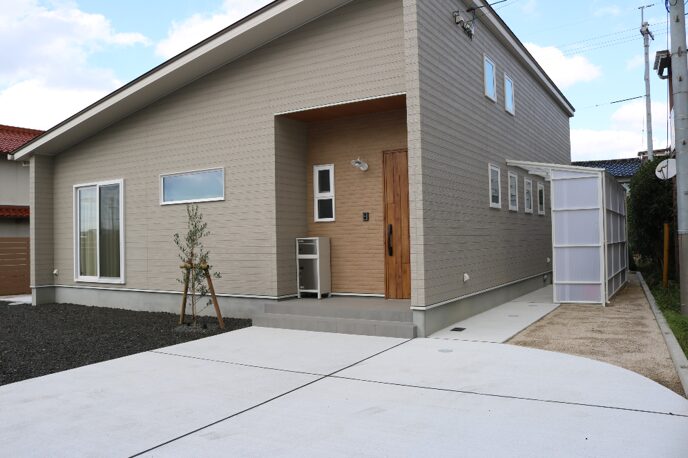 安来市 駐車場拡張工事 外構施工事例