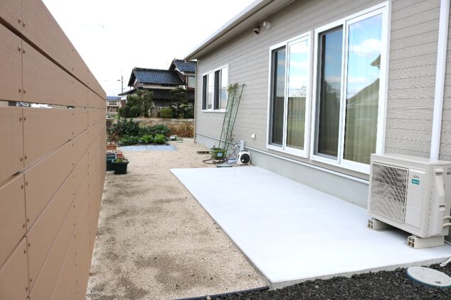 安来市 外構工事 プライバシーを守る目隠しフェンス施工事例