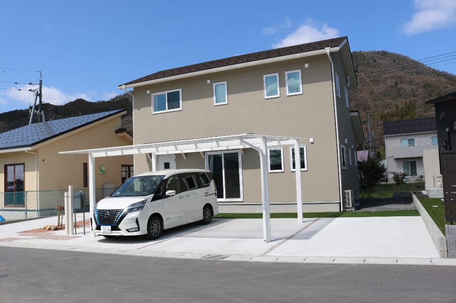 安来市 外構工事 デザインブロックで区切られた駐車スペース