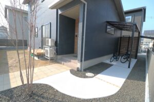 安来市 サイクルポート設置工事 シンプルで使いやすいデザイン