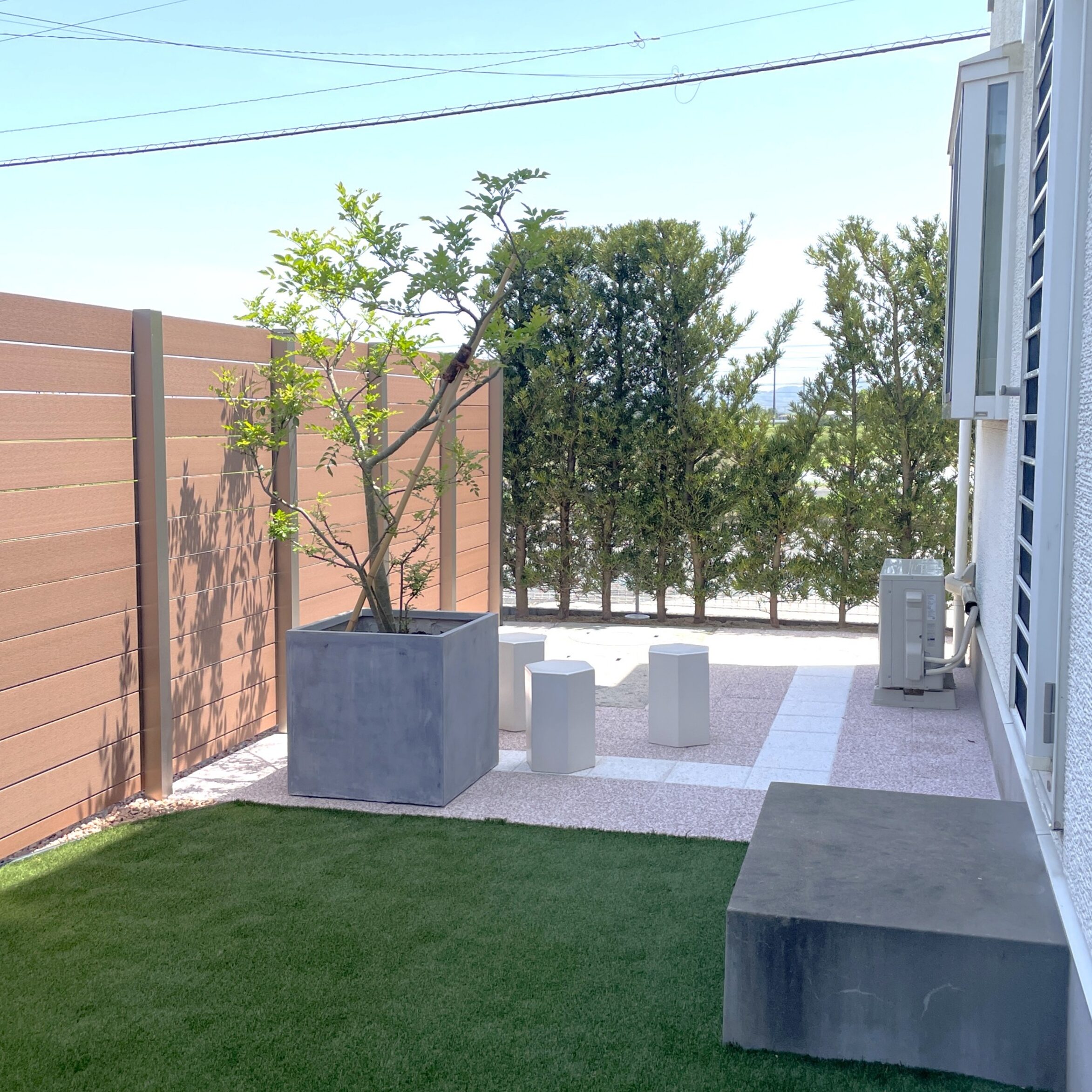 安来市 外構リフォーム 人工芝と植栽で整備された庭