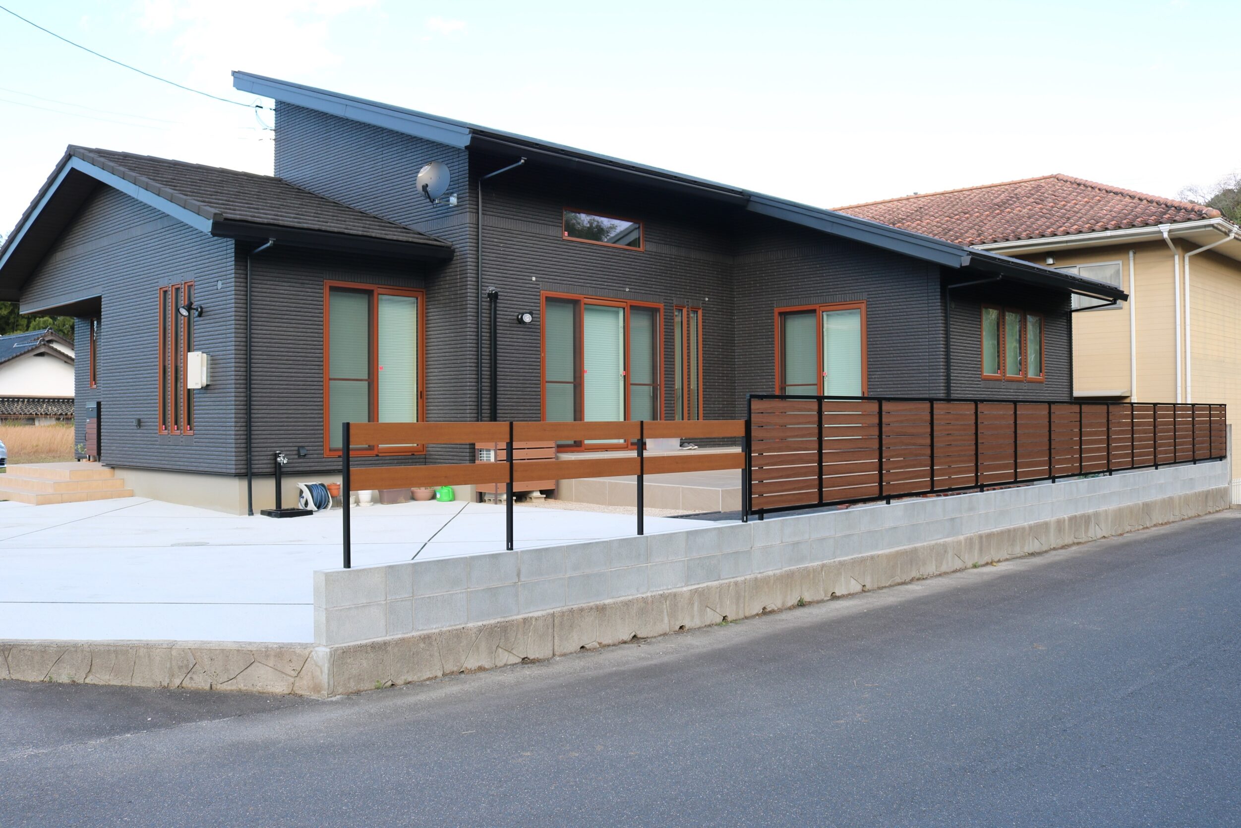 安来市 外構リフォーム デザインと安全性を両立したフェンス