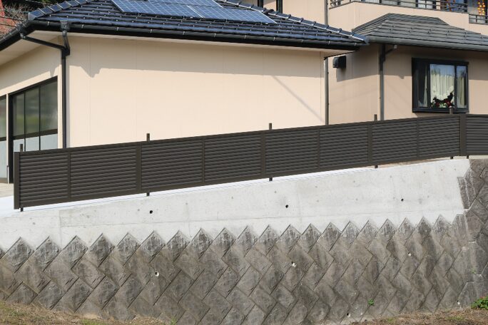 安来市 外構工事 安全性を高めた塀とフェンスの施工後