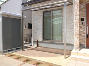 安来市 外構工事 物置とおしゃれな舗装材を組み合わせた庭