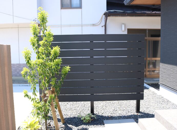 安来市 外構リフォーム 植栽と門柱を取り入れたアプローチ