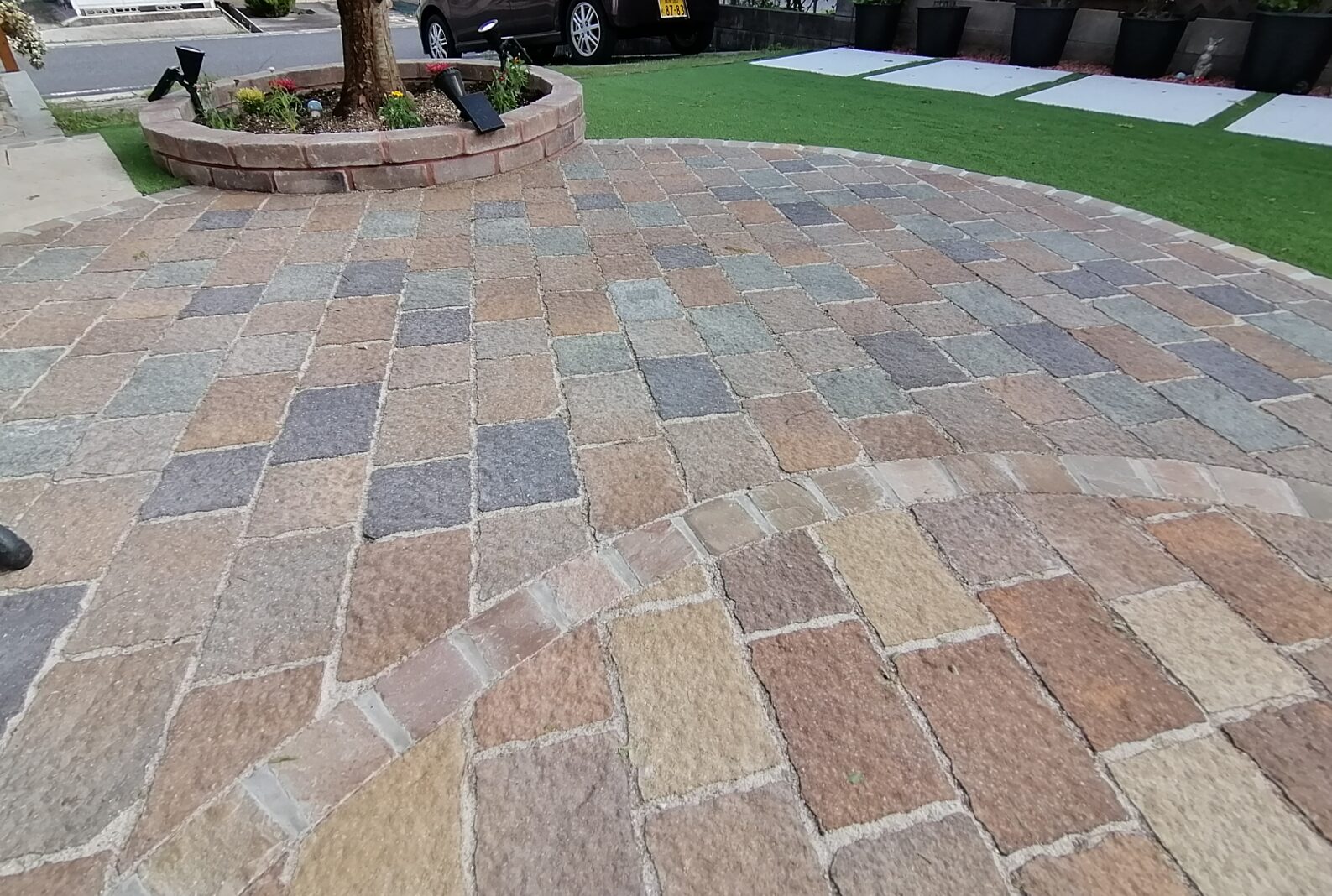 安来市の住宅で子どもが安心して遊べる人工芝の庭施工例