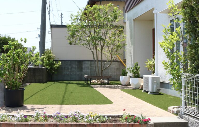 安来市 外構リフォーム 人工芝と植栽で整備された庭