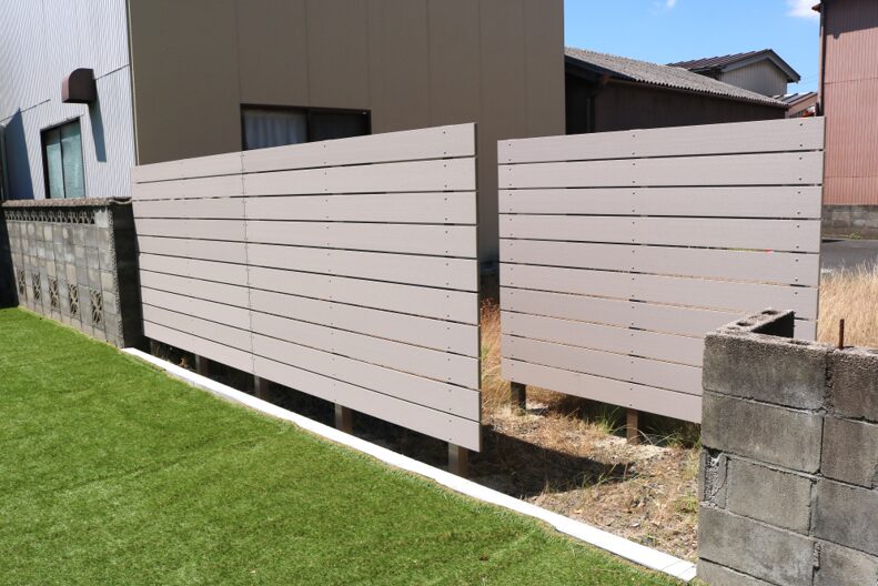安来市 外構リフォーム プライバシー確保のための目隠しフェンス施工