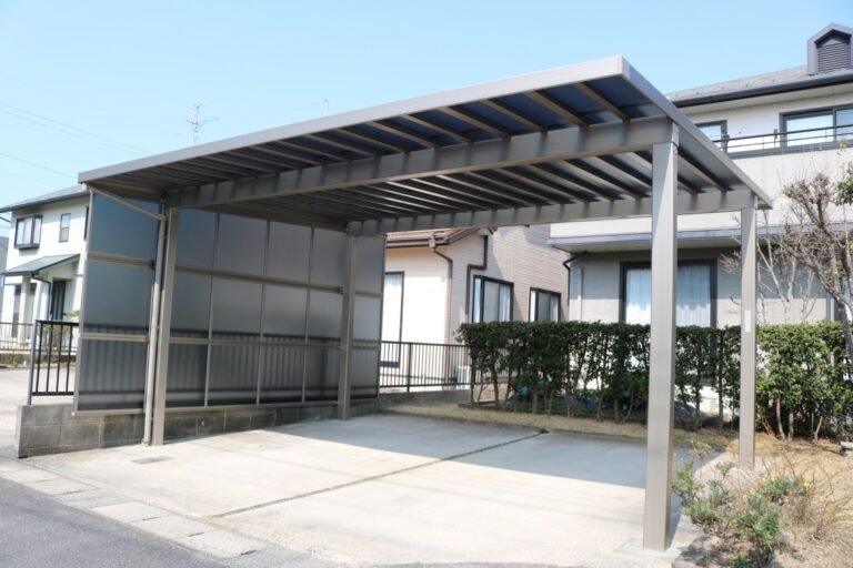 安来市で施工したソルディーポートのカーポート