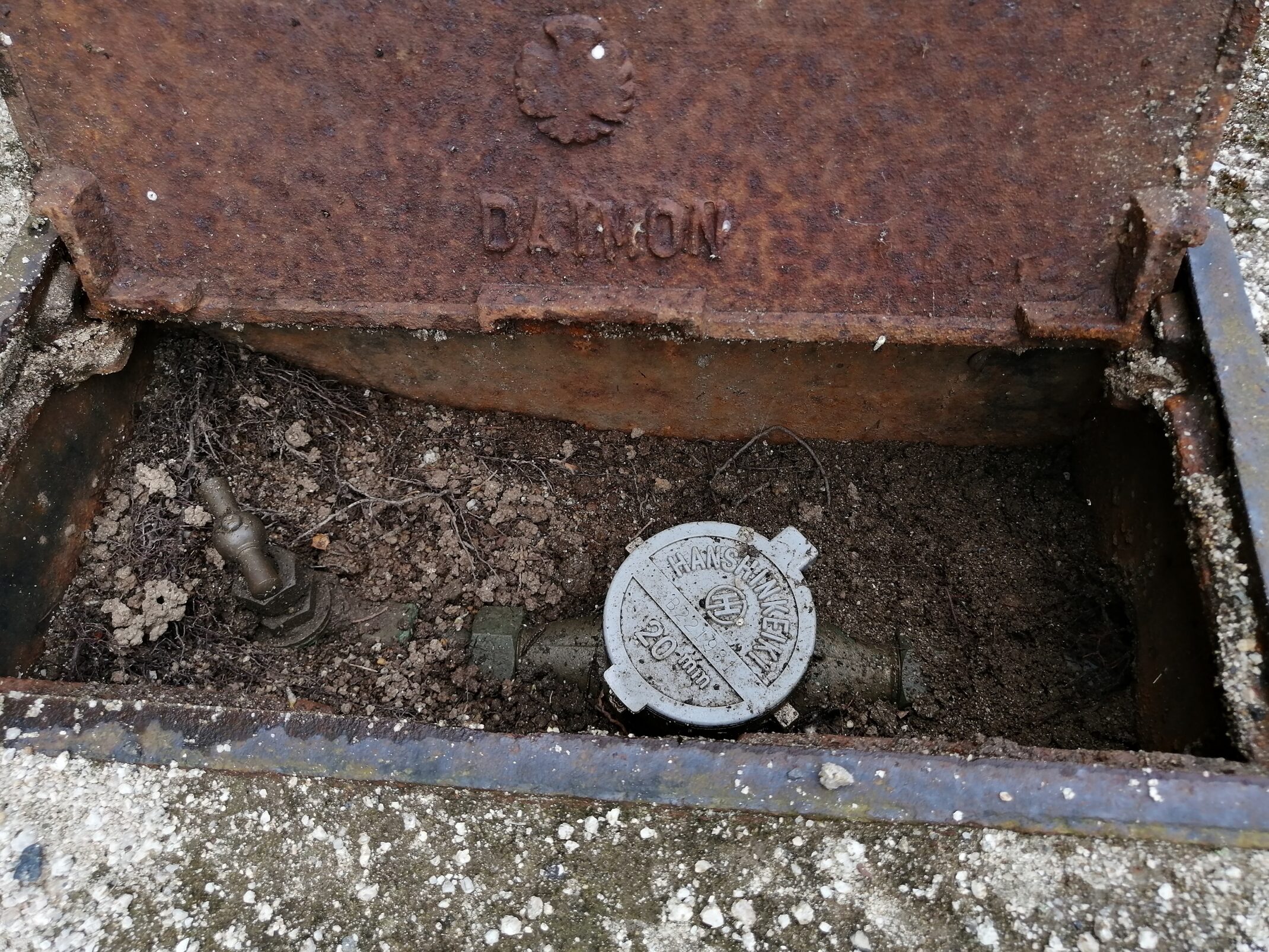 安来市 外構リフォーム 段差があり通行しにくいアプローチ