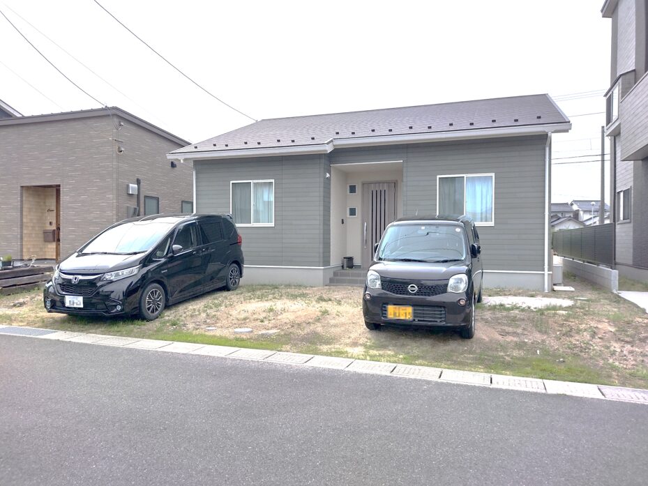 安来市 外構リフォーム 施工前の庭と駐車場の写真