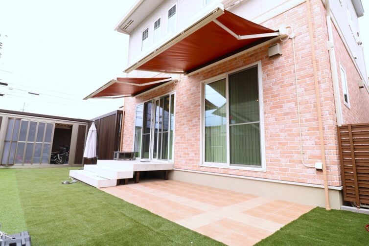 安来市 外構リフォーム テラスと日除けを備えた施工事例